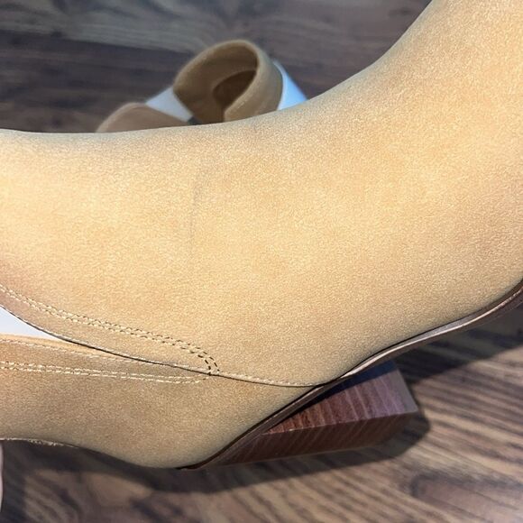 womens boots  - Picture 2 of 3